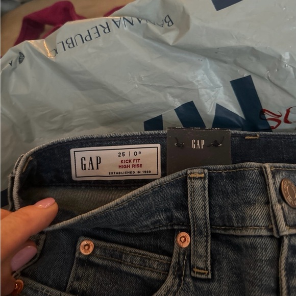 Brand new with tags! Gap Kick Fit High Rise Jeans with Washwell - Picture 6 of 7